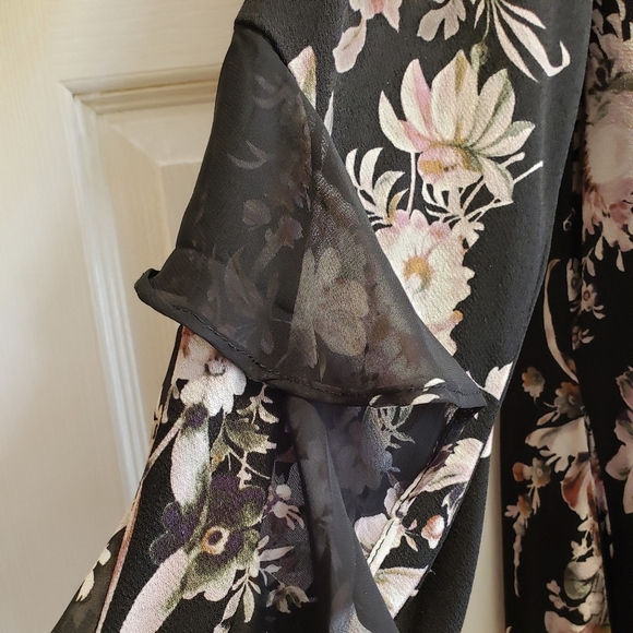 Beautiful Ladies dress - Picture 3 of 7